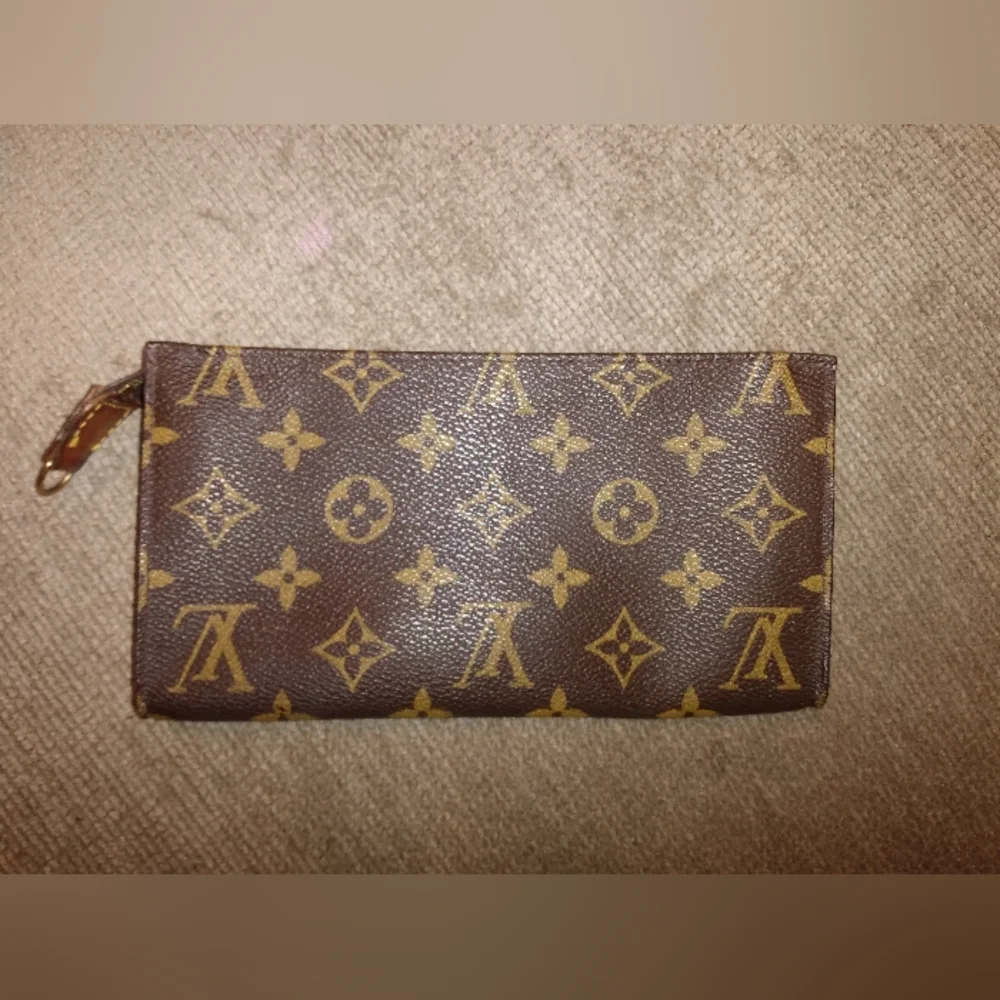 Louis Vuitton pouch 👝 - Picture 5 of 8